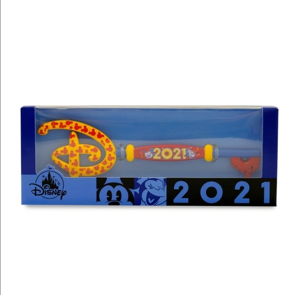 Mickey & Minnie Mouse 2021 Collectible Key - Picture 3 of 4